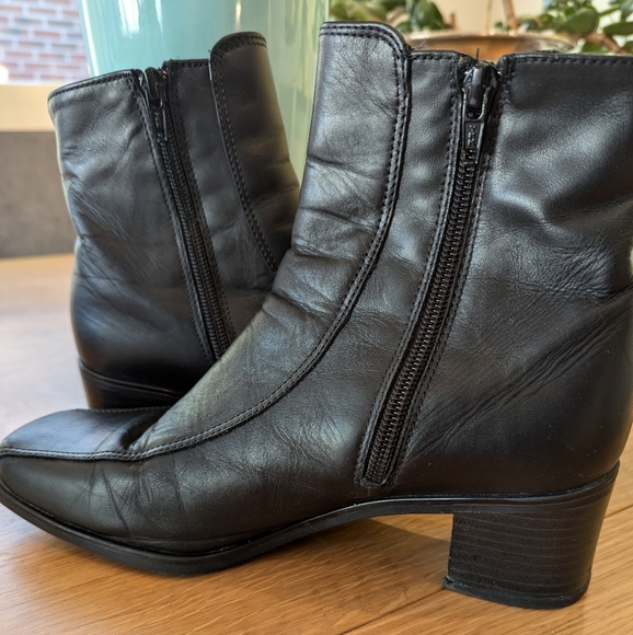 La CANADIENNE Shoes - La Canadienne Leather Ankle Boot Size 7.5